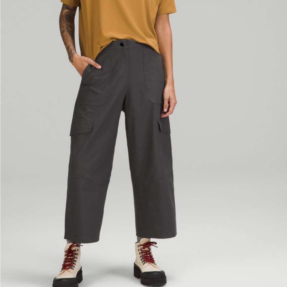 Lululemon Light Cargo Pocket HR Crop